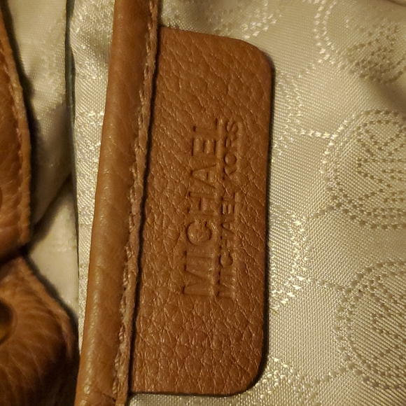 Purses - Picture 2 of 3